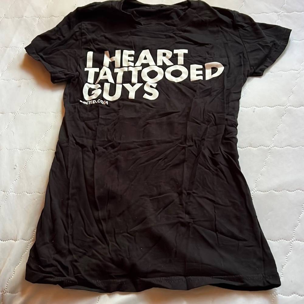 Juniors fit graphic tee